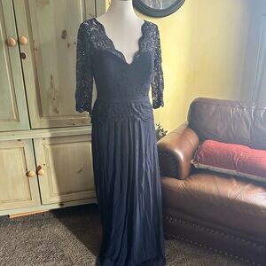 Jenny Packham Elegant Navy Lace Gown